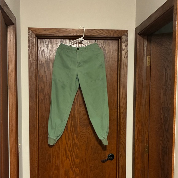 Stylish Green Cargo Pants for Men - Picture 1 of 4